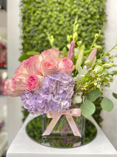 Florist «More Than Flowers», reviews and photos, 109 SE 2nd St, Miami, FL 33131, USA