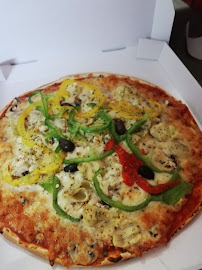 Photos du propriétaire du Pizzas à emporter Pizza a emporter ''La Pizzaiola'' bus anglais pizzeria à Peymeinade - n°12