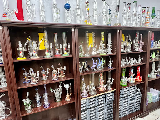 Tobacco Shop «Smoke Tokz Head Shop KC», reviews and photos, 1263 W 103rd St, Kansas City, MO 64114, USA
