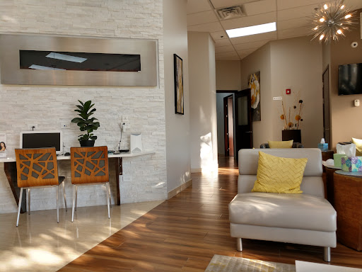 Shopping Mall «Burr Ridge Village Center», reviews and photos, 701 Burr Ridge Pkwy, Willowbrook, IL 60527, USA