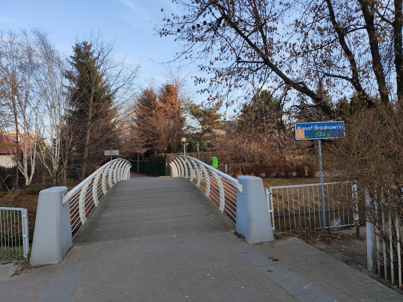 Mostek nad Kanałem Bródnowskim