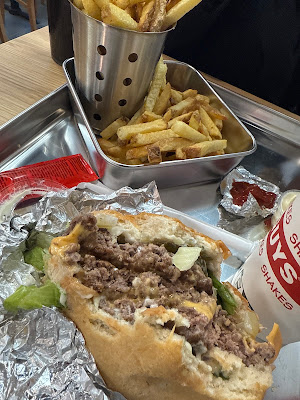 Five Guys Place de Clichy à Paris