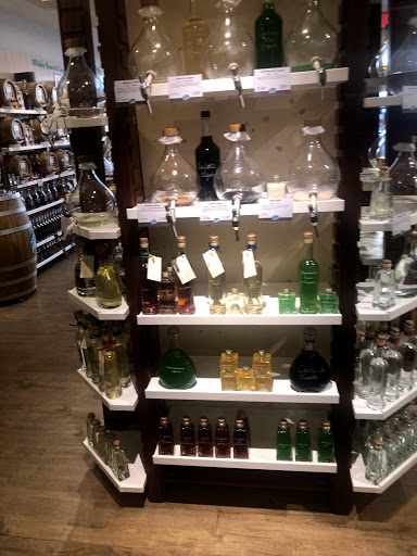 Liquor Store «VOM FASS», reviews and photos, 515 Nichols Rd, Kansas City, MO 64110, USA