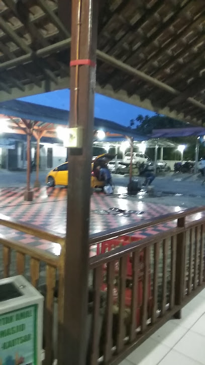 Kaura Jaya Cucian Mobil - Jl. Jend Urip Sumoharjo, Bandar Lampung