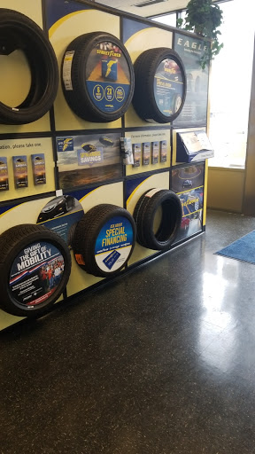 Tire Shop «COUNTRY ROADS TIRE & AUTO», reviews and photos, 629 Williamsport Pike, Martinsburg, WV 25404, USA