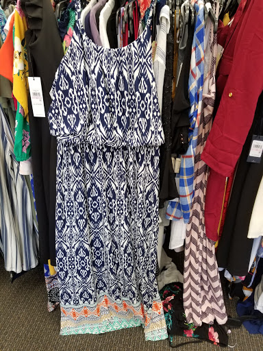 Shopping Mall «Glen Oaks Shopping Center», reviews and photos, 255th St, Glen Oaks, NY 11004, USA