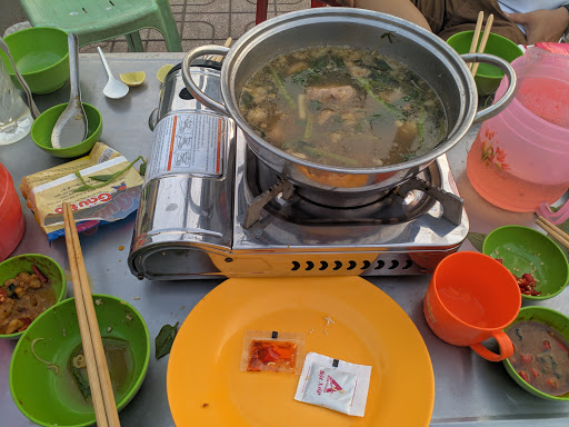 Cửa Hàng Phụ Tùng Ô Tô Lập