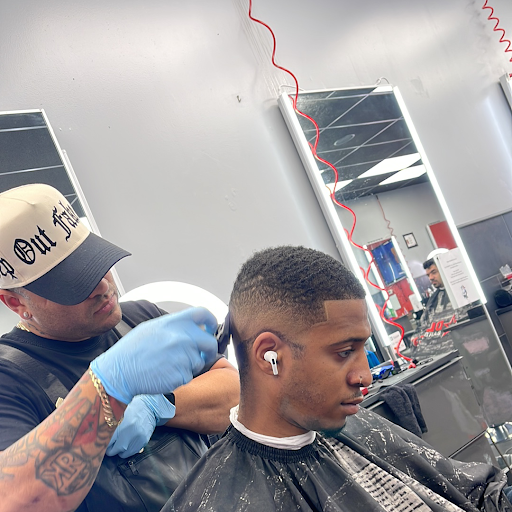 Barber Shop «Headlines Barber Shop», reviews and photos, 6431 E County Line Rd #103, Tampa, FL 33463, USA