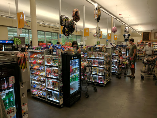 Grocery Store «Stop & Shop», reviews and photos, 105 Alewife Brook Pkwy, Somerville, MA 02144, USA