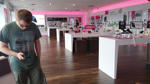 Cell Phone Store «T-Mobile», reviews and photos, 590 Hempstead Turnpike, West Hempstead, NY 11552, USA