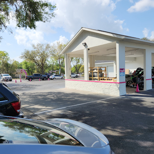 LUV Car Wash en DeLand