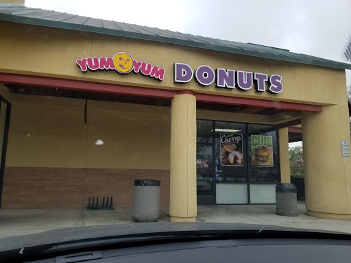 Yum Yum Donuts, 366 S Indian Hill Blvd, Claremont, CA 91711, USA, 