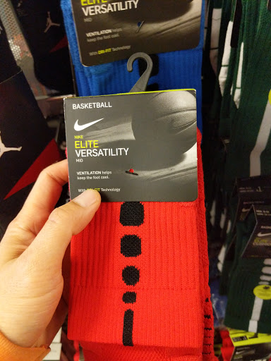 Sporting Goods Store «Nike Clearance Store», reviews and photos, 1275 Marina Blvd, San Leandro, CA 94577, USA