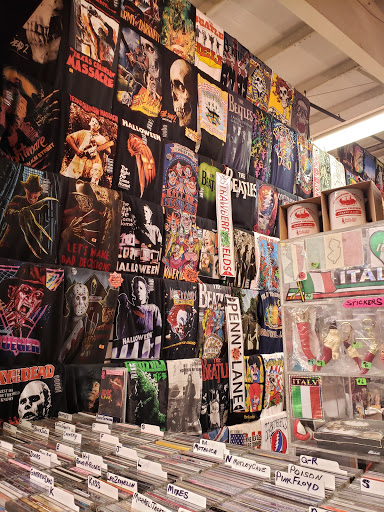 Flea Market «Collingwood Auction & Flea Market», reviews and photos, 1350 NJ-33, Farmingdale, NJ 07727, USA