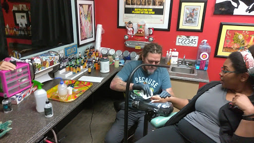 Tattoo Shop «Knuckle Up Tattoo Co.», reviews and photos, 2083 Irvin Cobb Dr, Paducah, KY 42003, USA