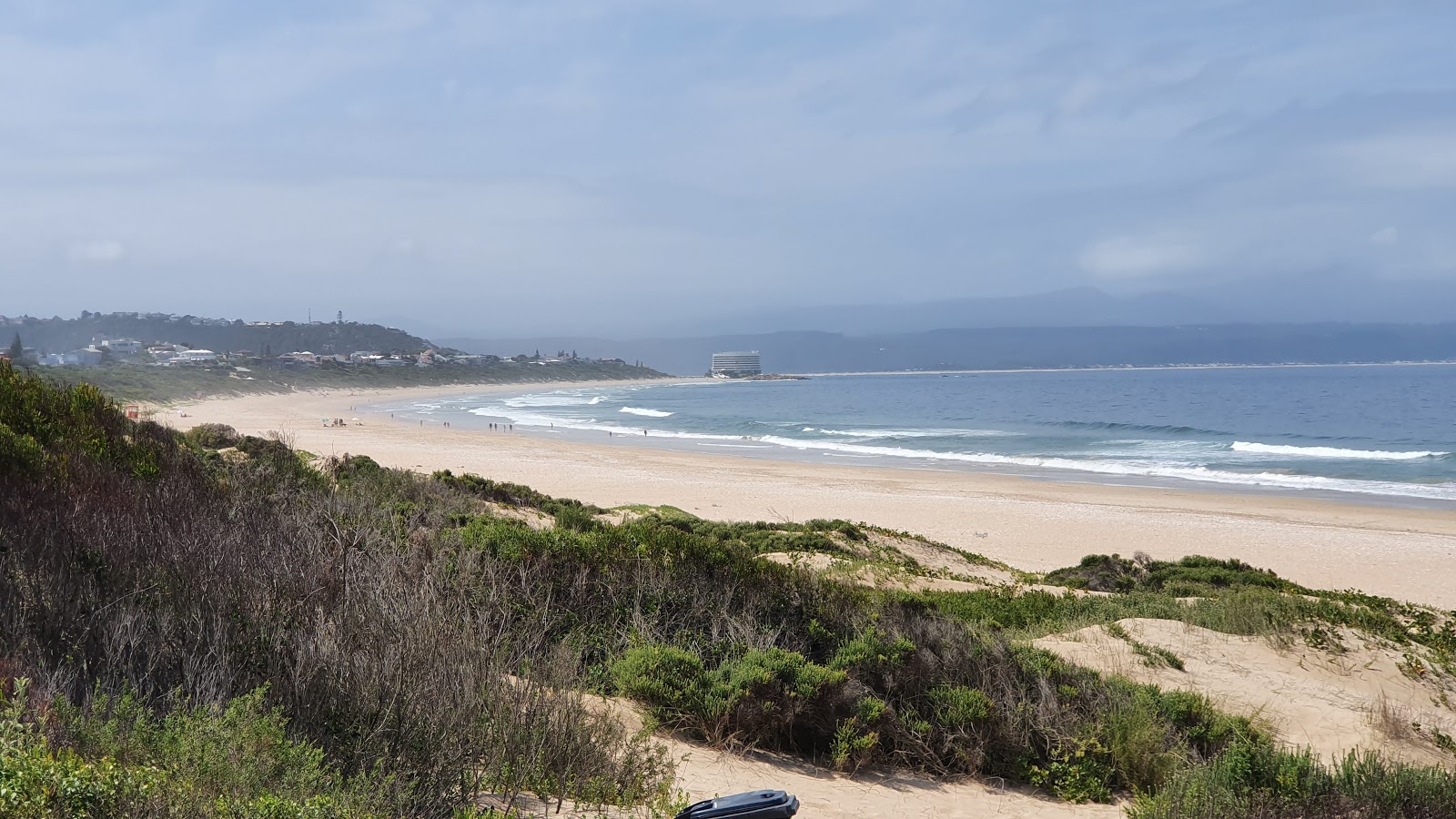 Foto av Plettenberg Bay med beige sand yta