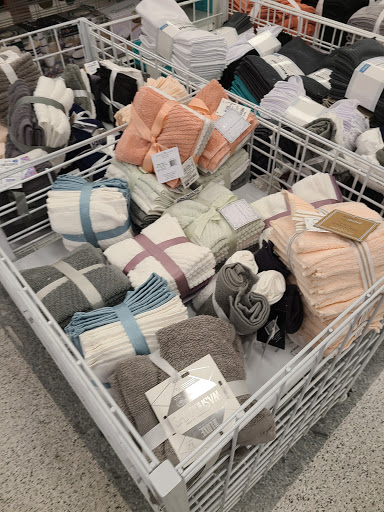 Clothing Store «Ross Dress for Less», reviews and photos, 3401 Raleigh Rd Pkwy W, Wilson, NC 27896, USA