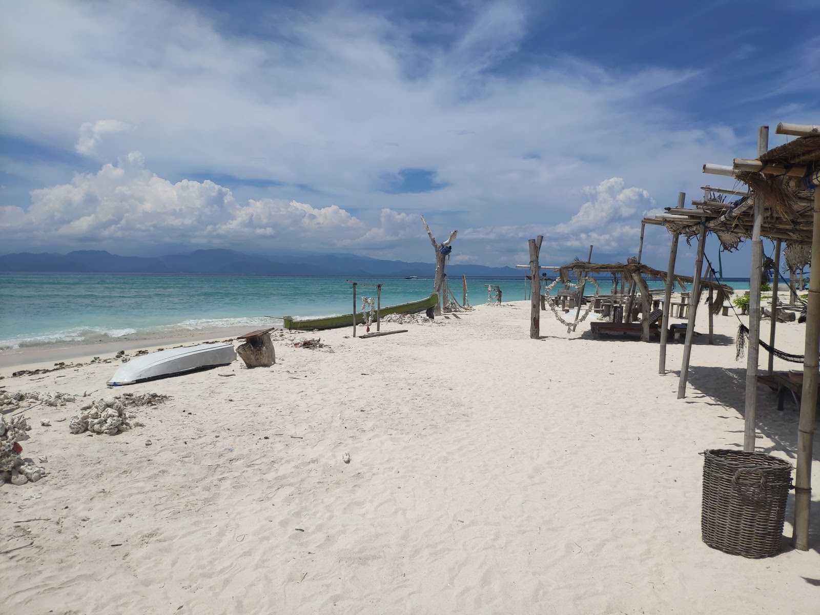 Foto di Mahagiri Beach - luogo popolare tra gli intenditori del relax