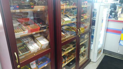 Liquor Store «Red Roof Liquor & Lottery», reviews and photos, 301 S Port Dr, Columbia, IL 62236, USA