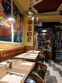 Atmosphère du Restaurant américain Sisters' Café à Versailles - n°4