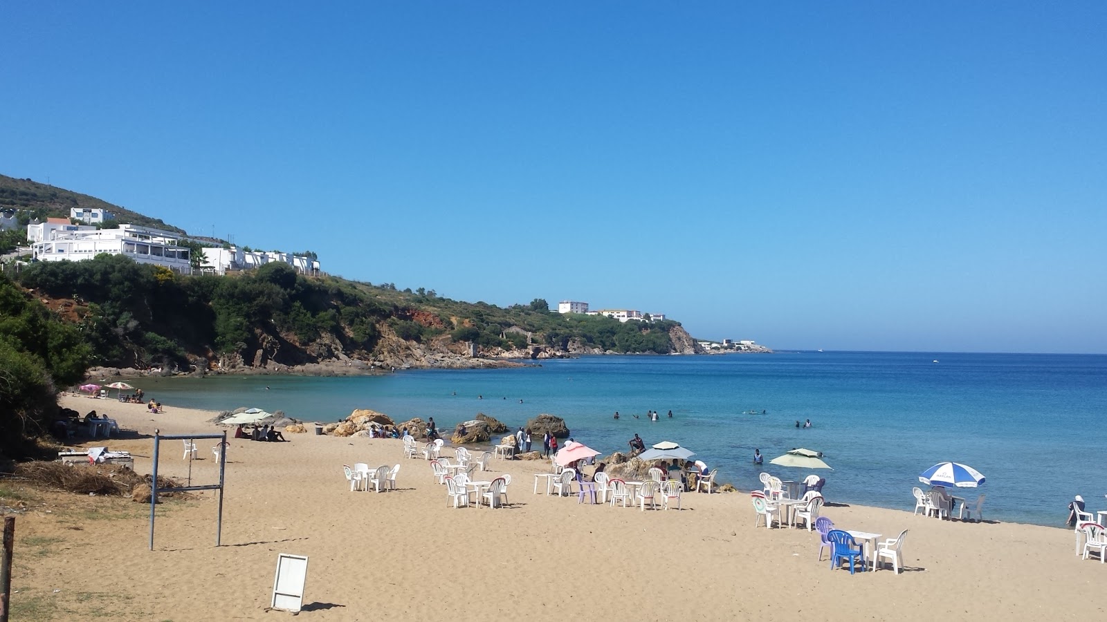 Foto de Ain Achir Beach con arena fina beige superficie