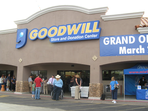 Thrift Store «40th St & Thunderbird Goodwill Retail Store & Donation Center», reviews and photos, 3901 E Thunderbird Rd, Phoenix, AZ 85032, USA