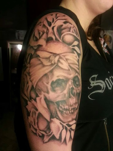 Tattoo Shop «Black Heart Tattoo», reviews and photos, 6526 Mahoning Ave, Youngstown, OH 44515, USA