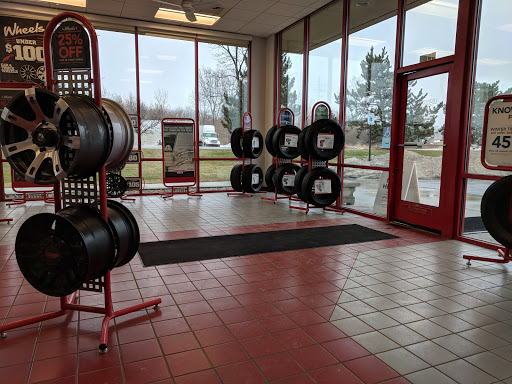 Tire Shop «Discount Tire Store - Howell, MI», reviews and photos, 3480 E Grand River Ave, Howell, MI 48843, USA