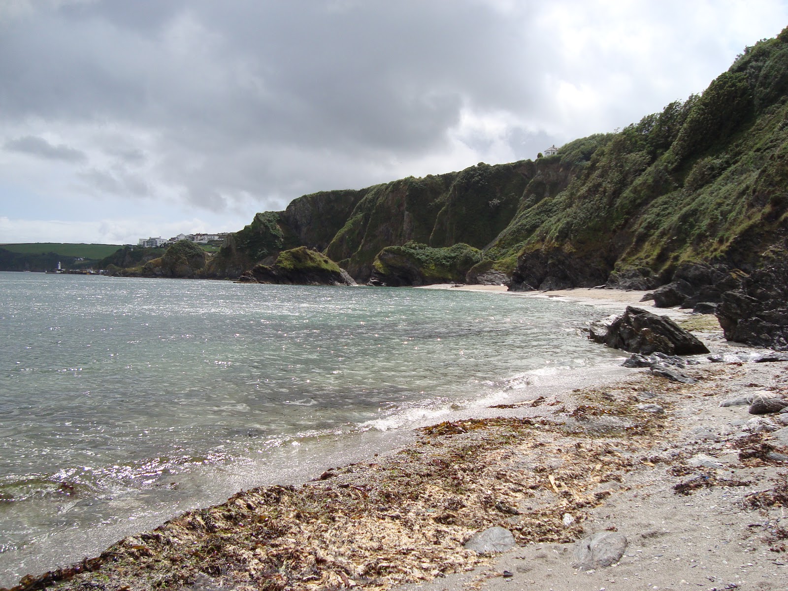 Foto van Polstreath Beach met meerdere ruime baaien