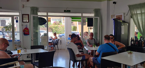 Roberto,s Café Bar Grill - Carretera de Sa Font de Sa Gala, 07589 Capdepera, Illes Balears, Spain