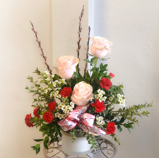Florist «Open Air Designs - Florist | Wedding Planning | Gifts», reviews and photos, 607 N Myrtle Ave, Clearwater, FL 33755, USA