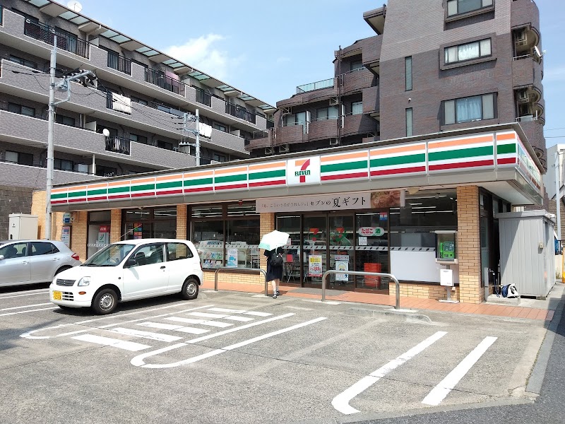 セブン-イレブン 横浜片倉町店