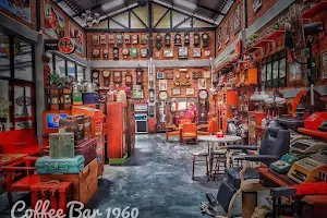 Coffee Bar 1960(จิบกาแฟ แลของเก่า) image