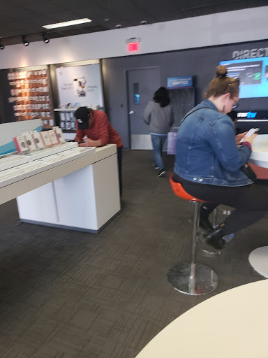 Cell Phone Store «AT&T», reviews and photos, 2724 Lincoln Dr, Roseville, MN 55113, USA