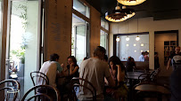 Atmosphère du Restaurant Le Bal Café par Le RECHO à Paris - n°16