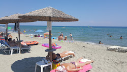 Olympiaki Akti beach'in fotoğrafı ve yerleşim