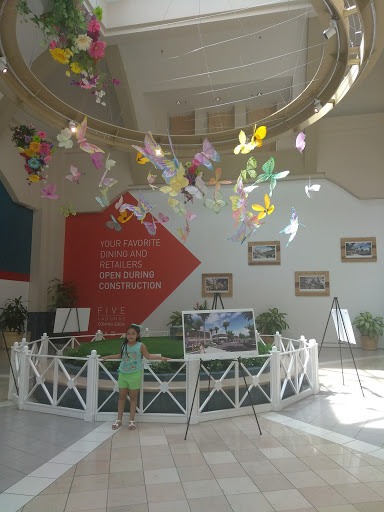 Shopping Mall «Laguna Hills Mall», reviews and photos, 24155 Laguna Hills Mall, Laguna Hills, CA 92653, USA