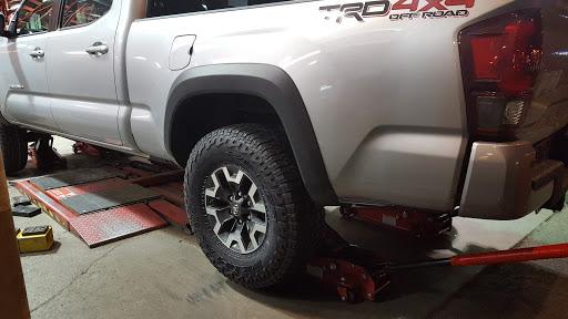 Tire Shop «Discount Tire Store - Clackamas, OR», reviews and photos, 8380 SE Sunnyside Rd, Clackamas, OR 97015, USA