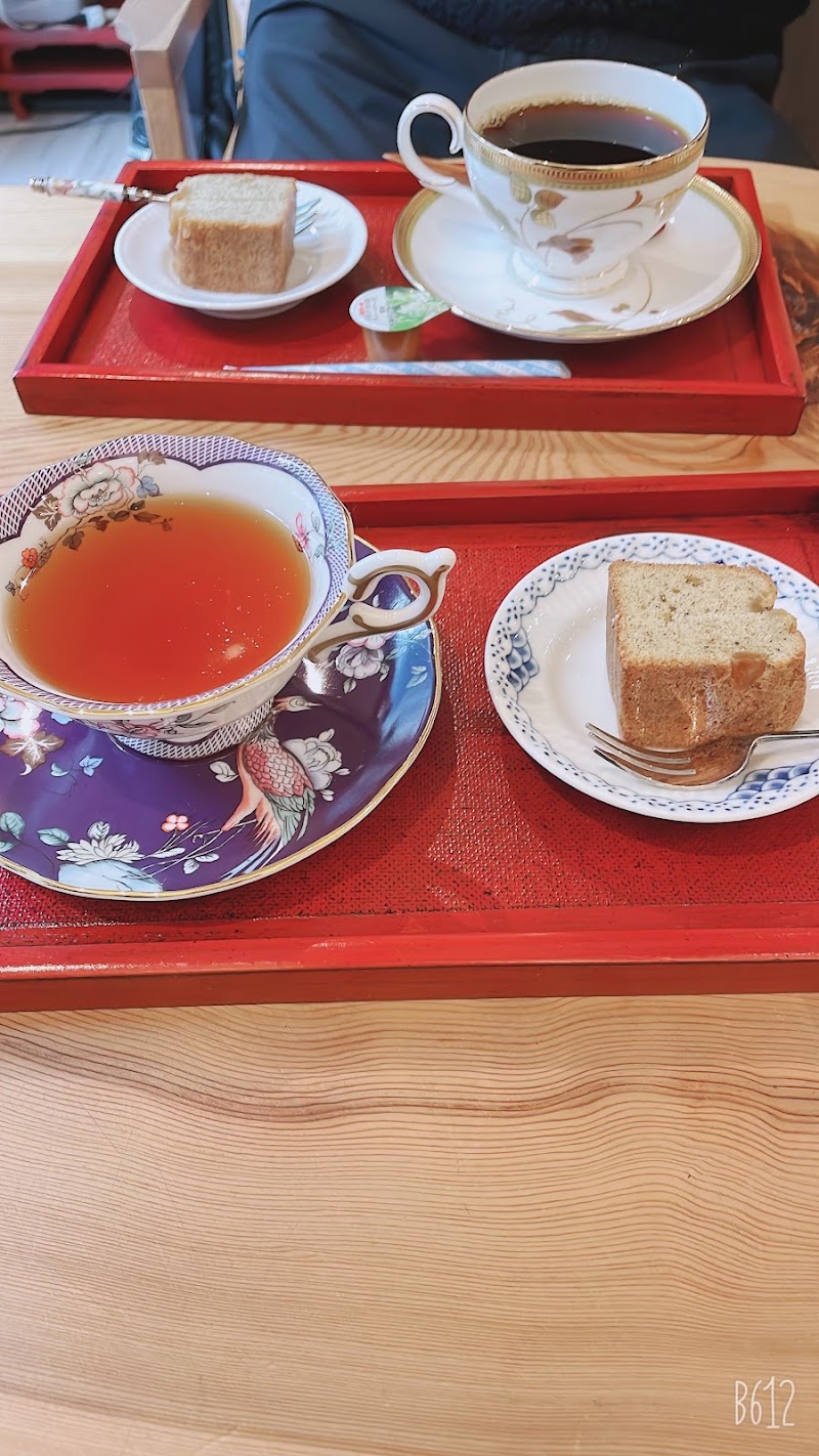 喫茶 × ギャラリー「トネリコ」