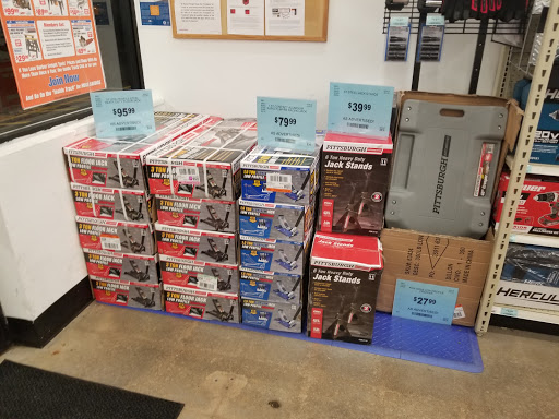 Hardware Store «Harbor Freight Tools», reviews and photos, 2658 Peters Creek Pkwy, Winston-Salem, NC 27127, USA