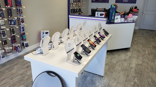 Cell Phone Store «MetroPCS Authorized Dealer», reviews and photos, 2812 S Bay St, Eustis, FL 32726, USA