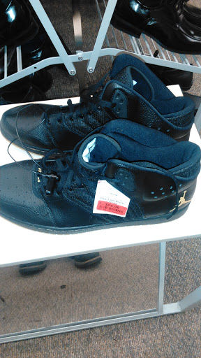 Clothing Store «Burlington Coat Factory», reviews and photos, 2035 S Robert St, West St Paul, MN 55118, USA