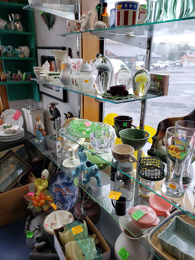 Thrift Store «Rag & Bone Thrift Shop», reviews and photos, 1011 7th Ave, Seaside, OR 97138, USA