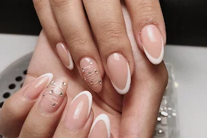 MON nails & Beauty image