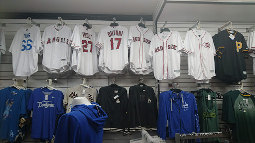 Sportswear Store «College Shop», reviews and photos, 2 Beach St, San Francisco, CA 94133, USA