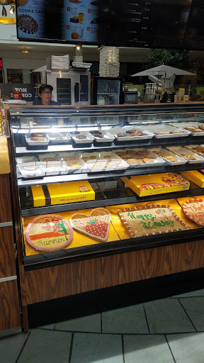 Shopping Mall «Spring Hill Mall», reviews and photos, 1072 Spring Hill Ring Rd, Dundee Township, IL 60118, USA