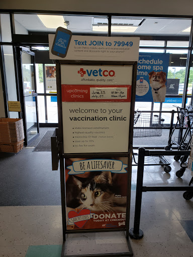 Pet Supply Store «Petco Animal Supplies», reviews and photos, 1885 S Randall Rd, Geneva, IL 60134, USA