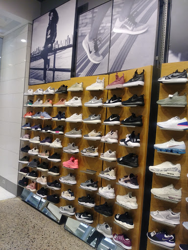 Shoe Store «Finish Line», reviews and photos, 12341 Wayzata Blvd, Hopkins, MN 55305, USA