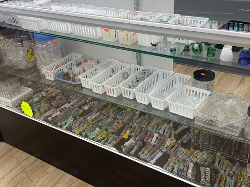 Tobacco Shop «Smoke Hut Smoke Shop», reviews and photos, 11902 Blue Ridge Boulevard g, Grandview, MO 64030, USA