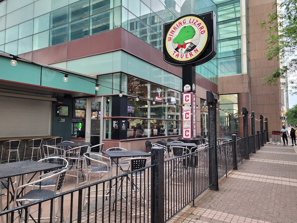 Winking Lizard Galleria - Cleveland, OH 44114 - Menu, Hours, Reviews